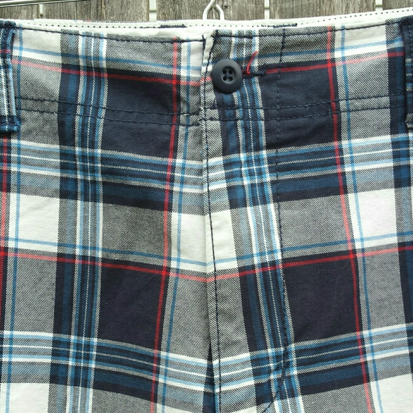 Old Navy Men's Flat Front Red White Blue Plaid Cotton Shorts 38 - Picture 3 of 6